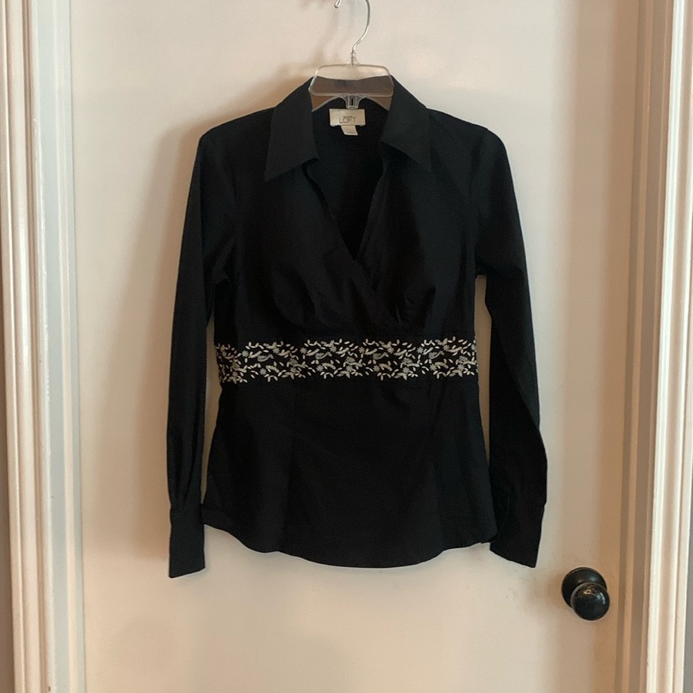 Ann Taylor Loft Embroidery Black Blouse with Side Zipper Size 6